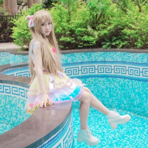cos：一只喜欢夏天的南小鸟。