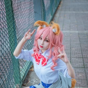 cos：校园操场围栏外的玉藻前。
