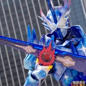 《假面骑士圣刃》刃王剑十圣刃所向披靡！