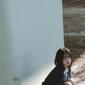 JK少女，清晨的大桥底