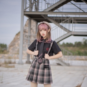 JK少女：我们一起去爬山吧