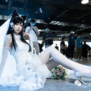 cos：​碧蓝航线爱宕花嫁cos正片@翎柒