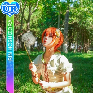 星空凛花妖精未觉醒cos，活泼可爱，在树林之中好温暖的感觉 ...