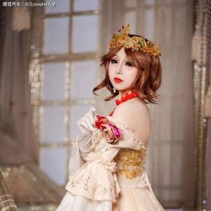 《第五人格》​红夫人赤宴cos，高贵柔美，眼神竟摄人心魄