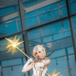 cos：英雄联盟金光闪闪的拉克丝cos正片@九曲