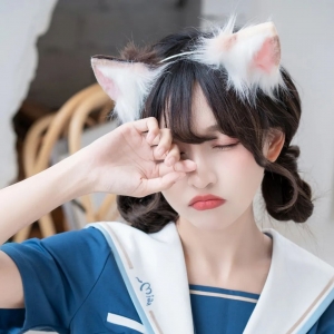 JK少女：犹如一只粘人的猫咪