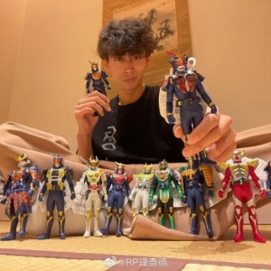 假面骑士Revice：狩崎本周软胶秀来袭，还要到了坂本大佬的签名 ...