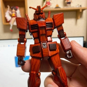 红木高达？不，只是EG78的红木涂装