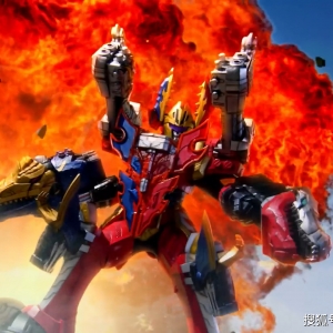 《超凡战队》Power Rangers 金战士入队，解锁全新佐德合体！