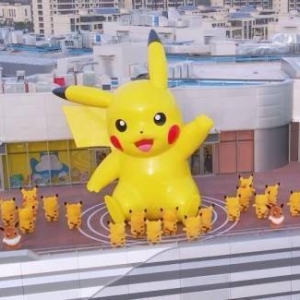 巨型皮卡丘登陆上海松江印象城 超多皮卡丘环绕热舞