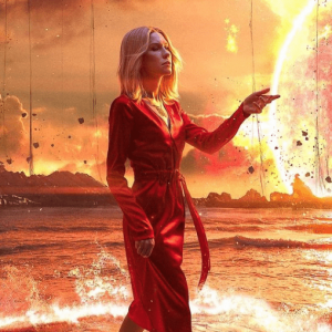 俄妹COS《死亡搁浅》亚美莉 红衣飒爽御姐特效满满