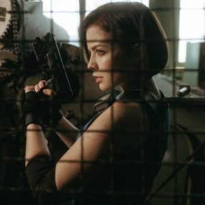 俄罗斯小姐姐COS《生化3》吉尔：还原颜值&amp;战力