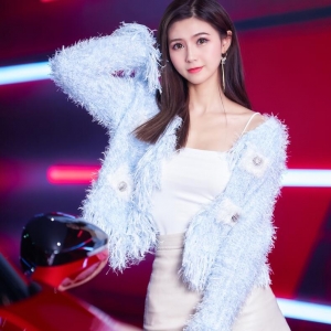 百万粉UP主COS原神角色当车模?在展台前跳宅舞,被推上热门