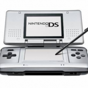 游戏史上的今天：NDS发售 上下双屏和擦肩通信的开始