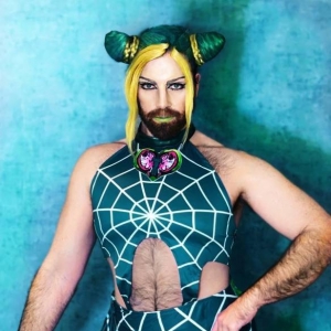 惊天大活！胡子美少女COS《JOJO》徐伦：眼神妩媚