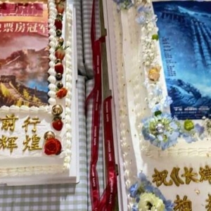 《长津湖之水门桥》幕后花絮照曝光 战损版吴京现身