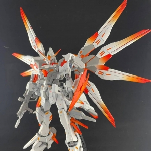 换鞋、换背包、换配色，这样的太阳神高达还不错