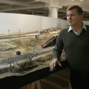 8年200万！英国男子造61米铁道模型 隐瞒女友因怕分手