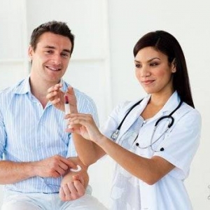 男子一天接种10剂新冠疫苗？背后的原因令人震惊