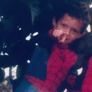 赞达亚晒荷兰弟旧照大撒狗粮：我的蜘蛛侠 为你骄傲