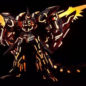 缝合之后的满身遮盖荧光涂装，效果有点顶