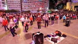 大妈圈要炸锅！跳广场舞扰民将被罚款！网友拍手叫好