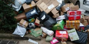 申通快递站随意抛扔快件 回应称：不差钱建议发顺丰