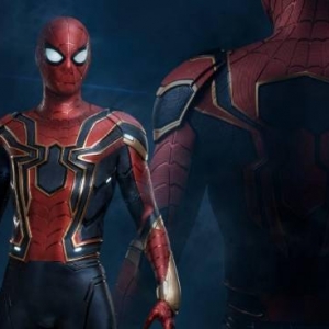 Queen Studios钢铁蜘蛛侠1/1全身雕像 售价45800元