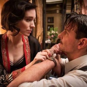 悬疑惊悚片《玉面情魔》新“雨夜共舞”片段发布