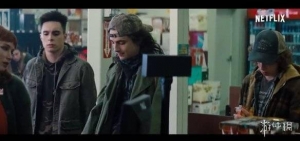 网飞豪华阵容喜剧《不要抬头》新正片片段公开