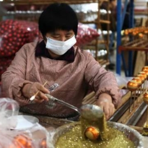 圣诞树中国造！义乌支撑了全球数十亿人的圣诞梦想