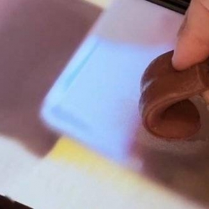 舔屏爱好者狂喜！日本教授发明能模拟食物味道的电视