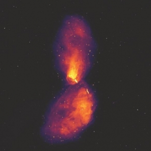 曝最全面黑洞喷发照片：“主动进食”引发无线电发射