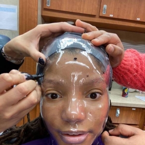 迪士尼真人版《小美人鱼》全新幕后照：女主期待明年