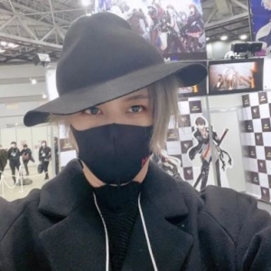 假面骑士：帝骑哥参加漫展，颜值直线升高