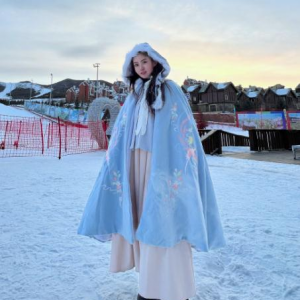 最特别的女网红？不跳舞不秀身材，靠滑雪“脸刹”涨粉148W