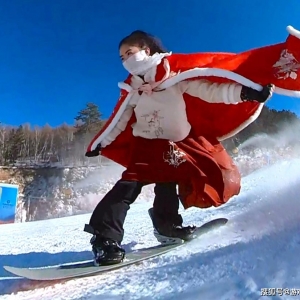 被人民日报点赞报道,穿汉服滑雪的百万网红,又有新作品了