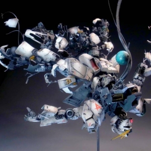 陨落的牛高达，这个场景太凄美了……