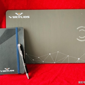 游戏日报潮玩2022新春开箱：维塔士鼠标垫也能成为充电宝