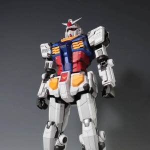 1/48 RX-78F00涂装作，PGU元祖放旁边也如弟弟