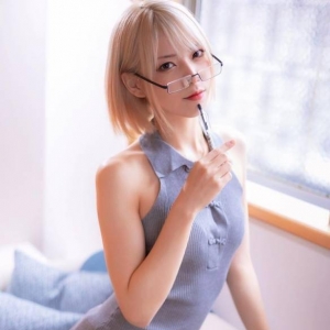 ぽにょ皇子风骚无人挡：短金发正妹的诱惑！火力全开