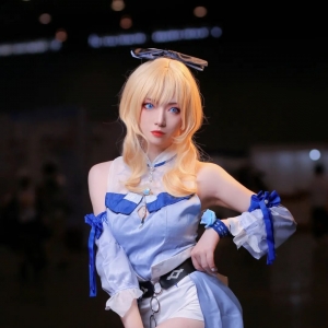 cos：成都世界线原神琴场照@龙冽