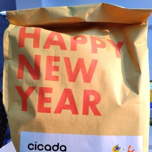 年底都拼了？互联网公司新春礼盒还真送了“红包 &amp;quot; ...