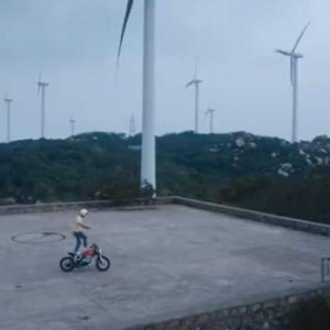 韩寒导演新作《四海》曝新预告：外面的世界充满未知