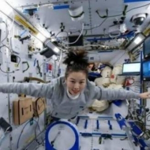 再创纪录！女航天员王亚平成中国在轨时间最长航天员
