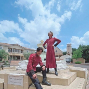 假面骑士Saber深罪的三重奏：八年后的莲仔略显沧桑，短发玲花很干练 ...