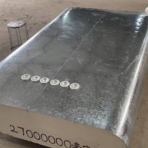 手工耿最新力作！27000000毫安巨型充电宝：60个插口