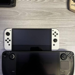 Steam Deck与各掌机直观对比图 个头超大重量十足