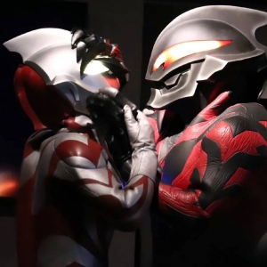 好期待能在银河格斗3中，看到这两对，这是银色巨人VS黑暗巨人 ...