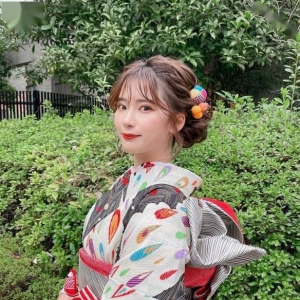 事业线超深邃！日本超级校花 伊藤奈月 美照欣赏